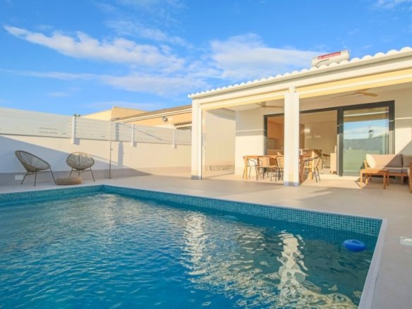 3 Bedroom 2 Bathroom Villa in Torrevieja - Caza De Casa