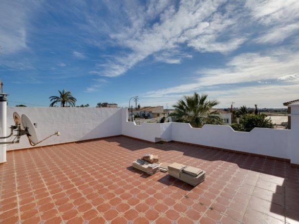 3 Bedroom 3 Bathroom Villa in Torrevieja - Caza De Casa