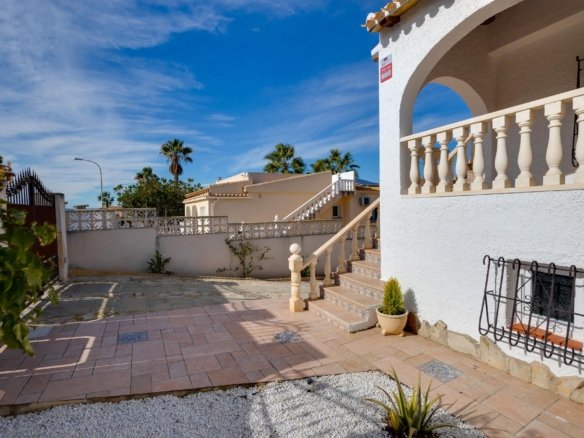 3 Bedroom 3 Bathroom Villa in Torrevieja - Caza De Casa