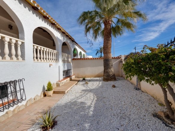 3 Bedroom 3 Bathroom Villa in Torrevieja - Caza De Casa