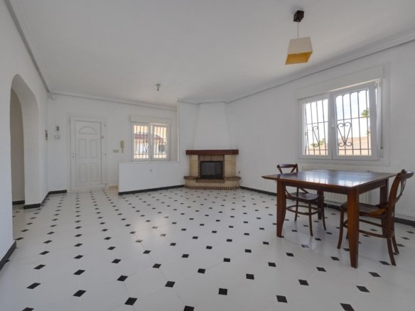 3 Bedroom 3 Bathroom Villa in Torrevieja - Caza De Casa