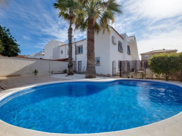 3 Bedroom 3 Bathroom Villa in Torrevieja - Caza De Casa