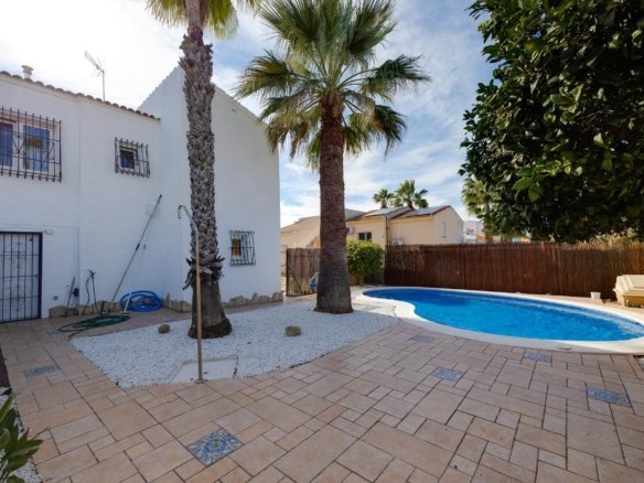 3 Bedroom 3 Bathroom Villa in Torrevieja - Caza De Casa