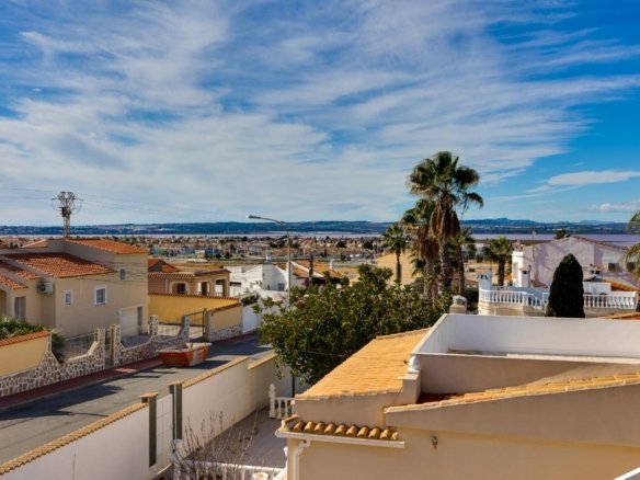 3 Bedroom 3 Bathroom Villa in Torrevieja - Caza De Casa