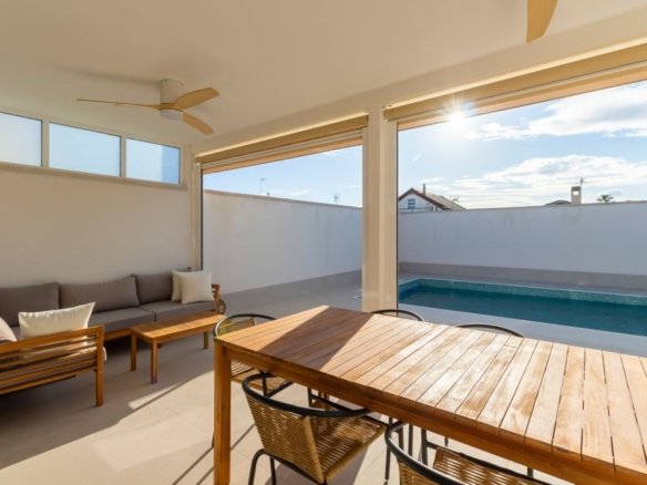 3 Bedroom 2 Bathroom Villa in Torrevieja - Caza De Casa