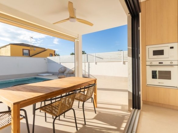 3 Bedroom 2 Bathroom Villa in Torrevieja - Caza De Casa