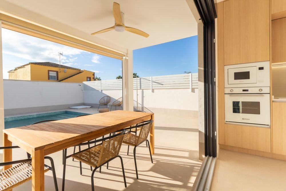 3 Bedroom 2 Bathroom Villa in Torrevieja - Caza De Casa
