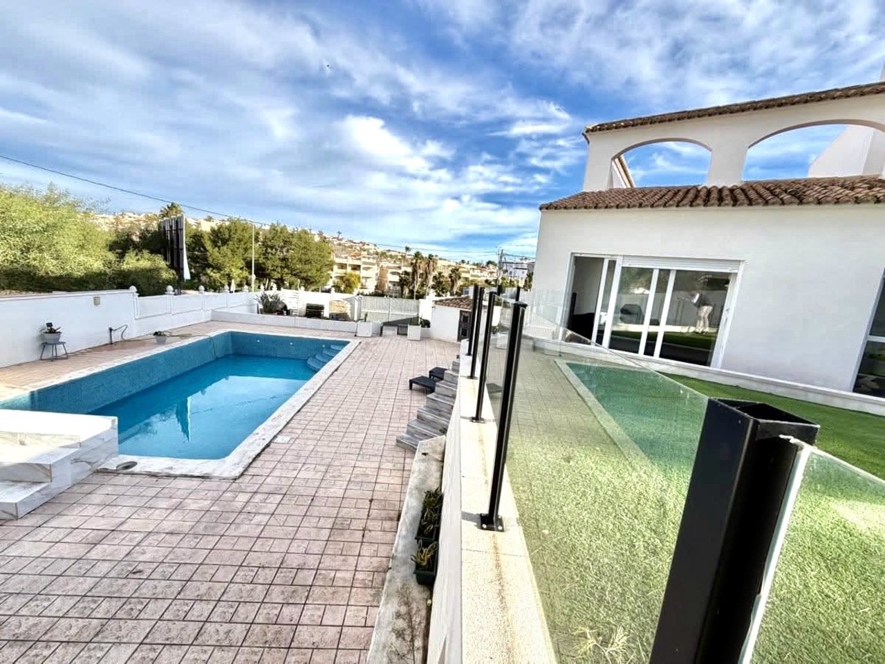 6 Bed 2 Bath Villa in Villamartin - Caza De Casa