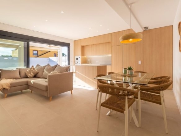 3 Bedroom 2 Bathroom Villa in Torrevieja - Caza De Casa