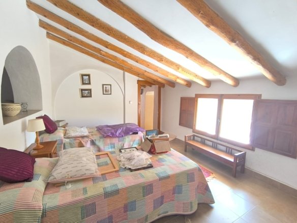 4 Bedroom 2 Bathroom Villa in Chinorlet - Caza De Casa