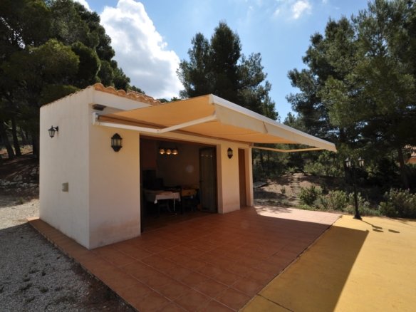 5 Bedroom 3 Bathroom Villa in Castalla - Caza De Casa