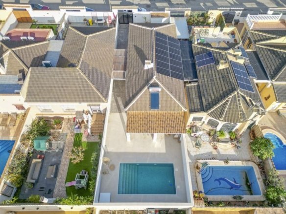 3 Bedroom 2 Bathroom Villa in Torrevieja - Caza De Casa
