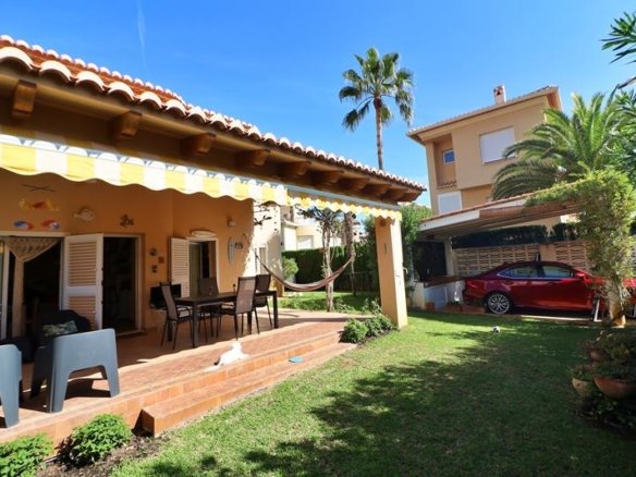 3 Bedroom 2 Bathroom Villa in Oliva - Caza De Casa
