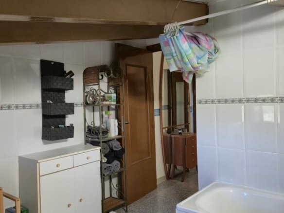 4 Bedroom 1 Bathroom Country House in Almansa - Caza De Casa