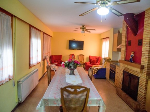 6 Bedroom 3 Bathroom Villa in Caudete - Caza De Casa