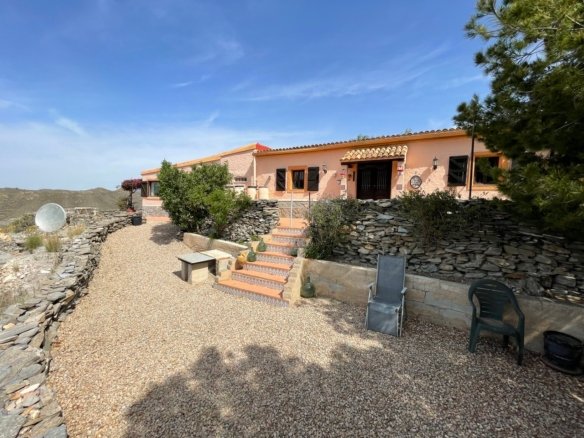 4 Bed 1 Bath Country House in Cartagena - Caza De Casa