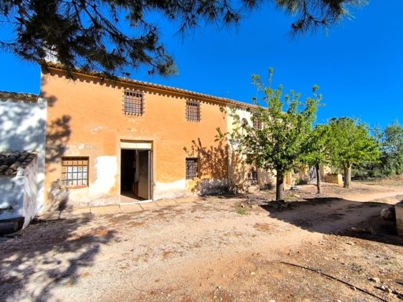 7 Bedroom 1 Bathroom Country House in Yecla - Caza De Casa
