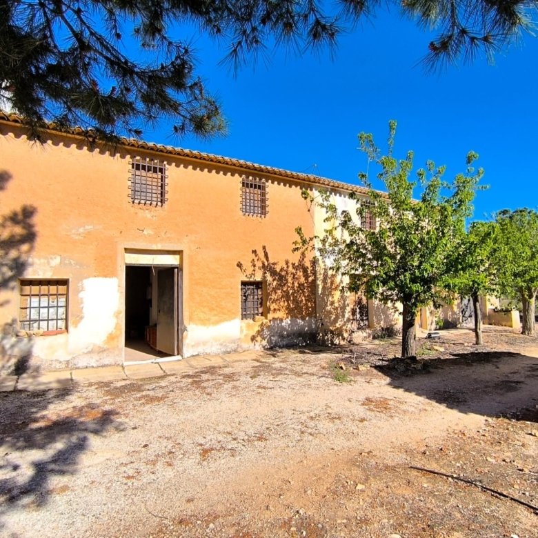 7 Bedroom 1 Bathroom Country House in Yecla - Caza De Casa