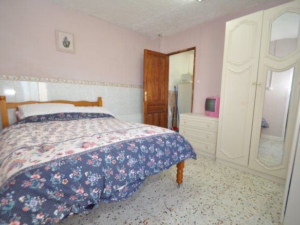 8 Bedroom 4 Bathroom Country House in Pinoso - Caza De Casa