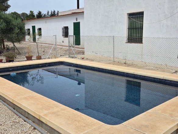 6 Bedroom 2 Bathroom Country House in Pinoso - Caza De Casa