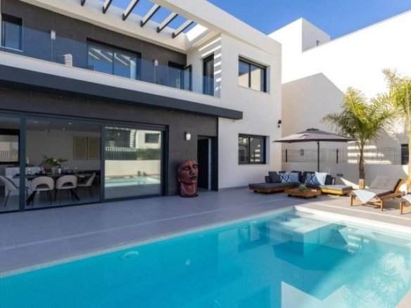3 Bedroom 2 Bathroom Villa in Algorfa - Caza De Casa