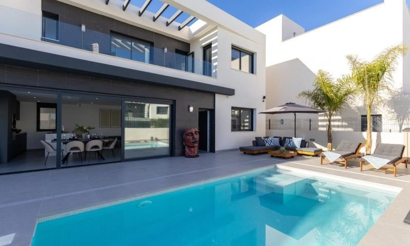 3 Bedroom 2 Bathroom Villa in Algorfa - Caza De Casa