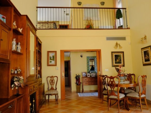 4 Bedroom 2 Bathroom Country House in Orihuela - Caza De Casa