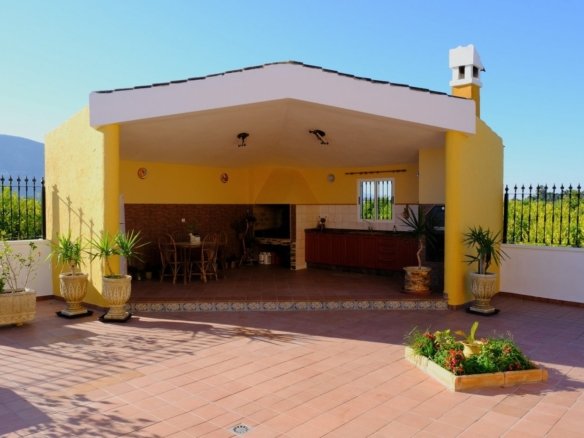 4 Bedroom 2 Bathroom Country House in Orihuela - Caza De Casa