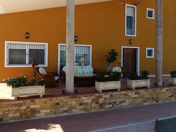 4 Bedroom 2 Bathroom Country House in Orihuela - Caza De Casa
