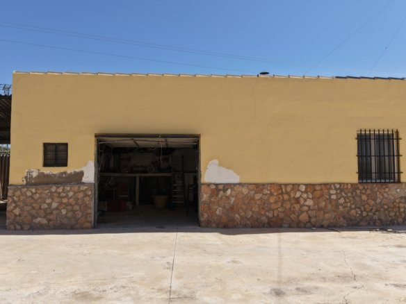 6 Bedroom 3 Bathroom Country House in Yecla - Caza De Casa