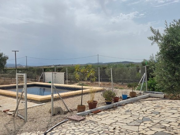 6 Bedroom 2 Bathroom Country House in Pinoso - Caza De Casa
