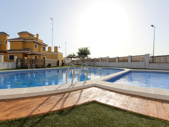 5 Bed 3 Bath Villa in Ciudad Quesada - Caza De Casa