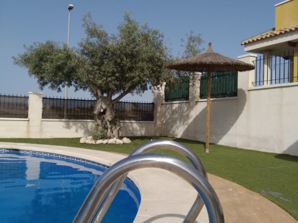5 Bed 3 Bath Villa in Ciudad Quesada - Caza De Casa