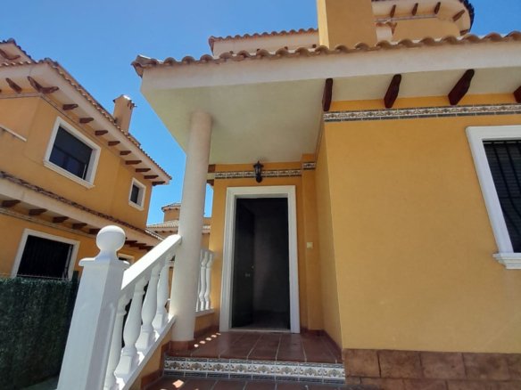 5 Bed 3 Bath Villa in Ciudad Quesada - Caza De Casa