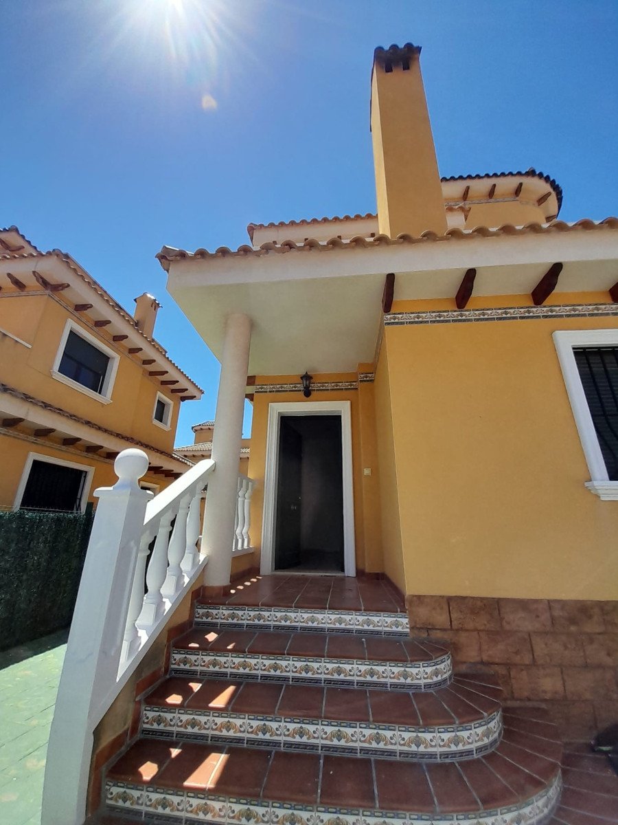 5 Bed 3 Bath Villa in Ciudad Quesada - Caza De Casa