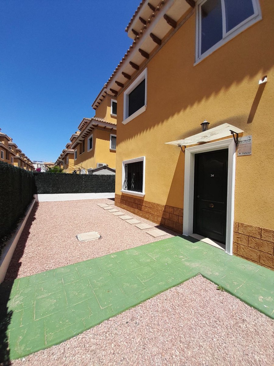 5 Bed 3 Bath Villa in Ciudad Quesada - Caza De Casa