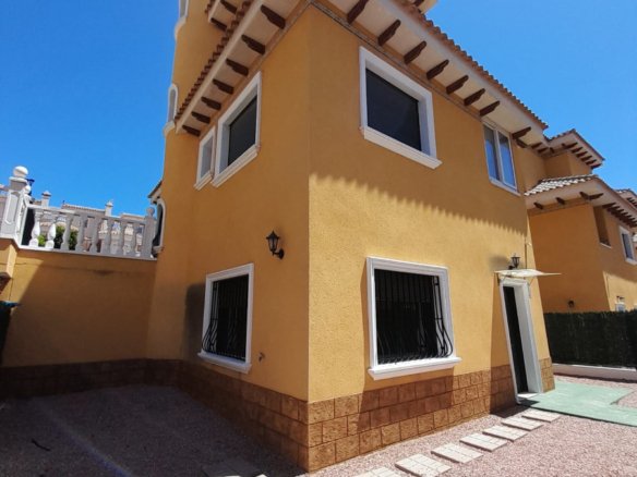 5 Bed 3 Bath Villa in Ciudad Quesada - Caza De Casa