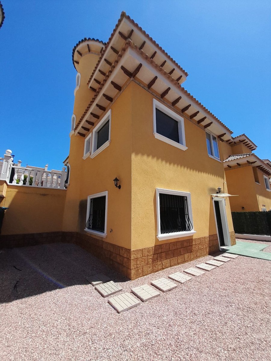 5 Bed 3 Bath Villa in Ciudad Quesada - Caza De Casa