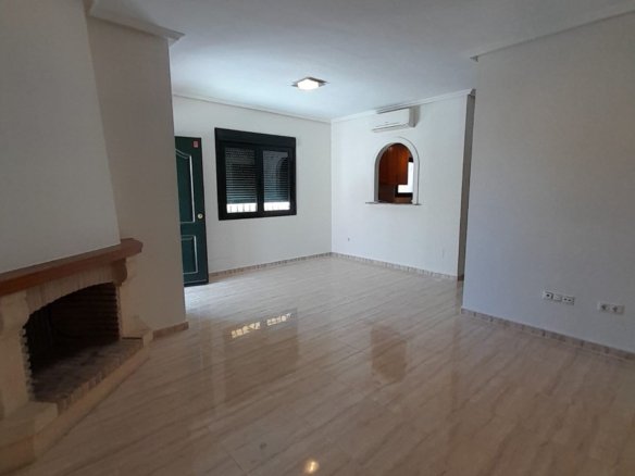5 Bed 3 Bath Villa in Ciudad Quesada - Caza De Casa