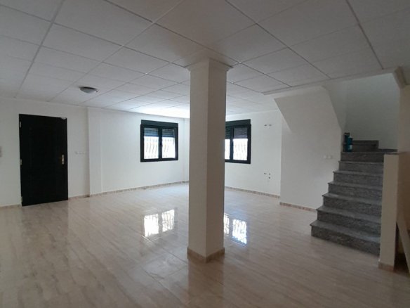 5 Bed 3 Bath Villa in Ciudad Quesada - Caza De Casa