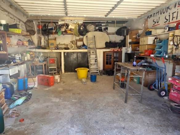 6 Bedroom 3 Bathroom Country House in Yecla - Caza De Casa