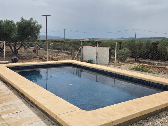 6 Bedroom 2 Bathroom Country House in Pinoso - Caza De Casa