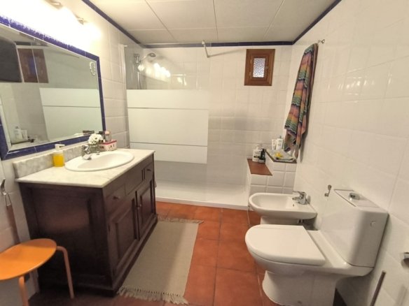 4 Bedroom 2 Bathroom Country House in Villena - Caza De Casa