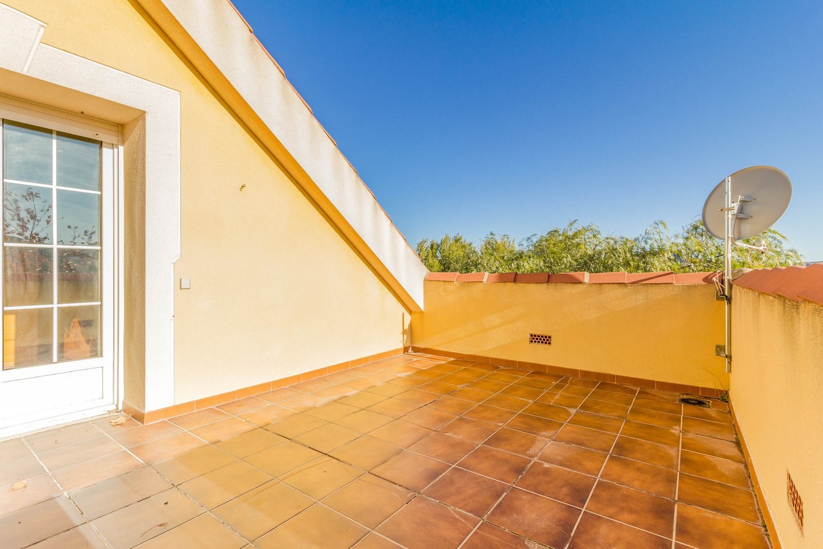 7 Bedroom 3 Bathroom Villa in Yecla - Caza De Casa