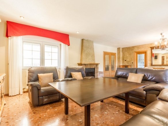 7 Bedroom 3 Bathroom Villa in Yecla - Caza De Casa
