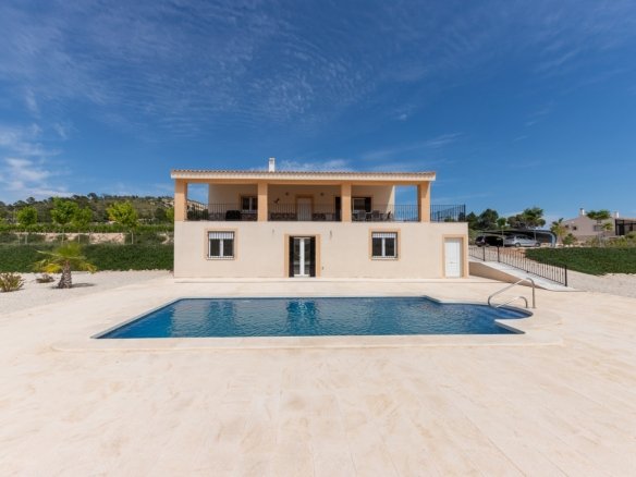 5 Bedroom 3 Bathroom Villa in La Romana - Caza De Casa