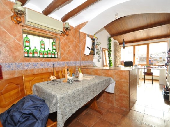 5 Bed 1 Bath Country House in Yecla - Caza De Casa