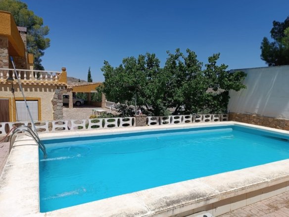 7 Bedroom 3 Bathroom Villa in Yecla - Caza De Casa