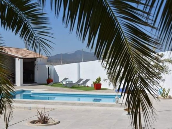 5 Bedroom 2 Bathroom Villa in Torre Del Rico - Caza De Casa