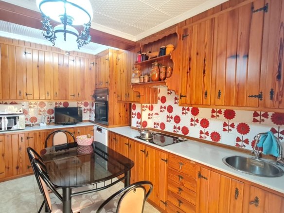 4 Bedroom 3 Bathroom Town House in Elda - Caza De Casa
